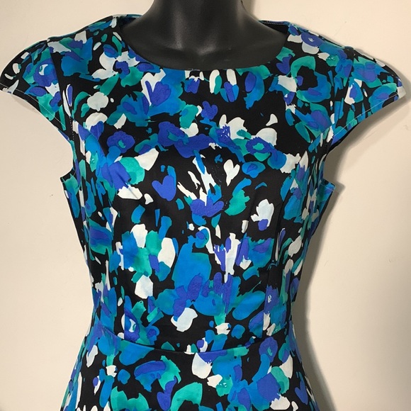 Atmos & Here stylish cup sleeved midi with zipper down the back - Picture 2 of 6